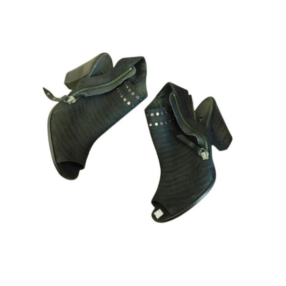 Paul Green Size 6.5 (4 Euro) Black Leather Riveted Heels NWT $164 - Picture 3 of 4
